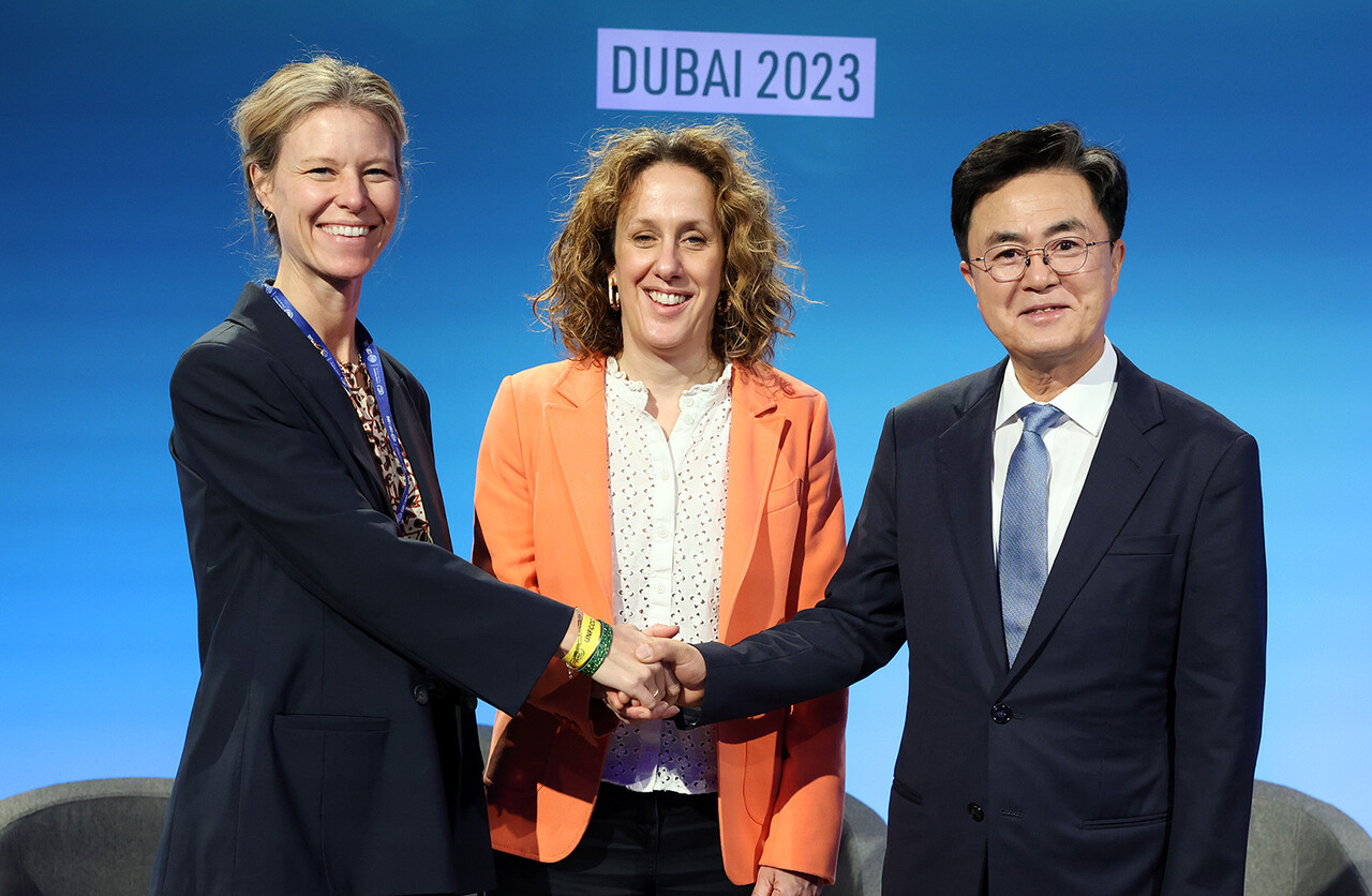 김 지사가 지난해 12월 아랍에미리트 두바이에서 열린 제28차 유엔기후변화협당 당사국 총회(COP28) 지방정부 기후행동 정상회의에 참석한 모습. 자료사진. 