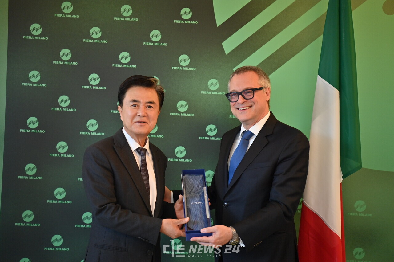 김 지사는 카를로 회장의 여러 조언을 귀담아 들으며 충남의 컨벤션센터 완공 전 충남 방문을 제안하자 카를로 회장은 흔쾌히 수락하며 기대감을 드러냈다. 김다소미 기자. 