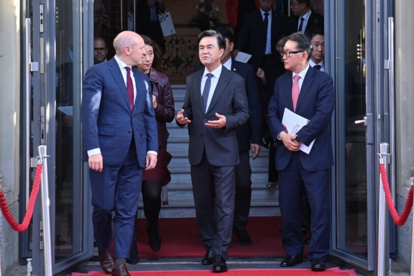 김태흠 충남지사가 독일 헤센주 만프레드 펜츠 대외협력장관과 우호협정을 맺고 지속적인 교류를 약속했다. 자료사진. 