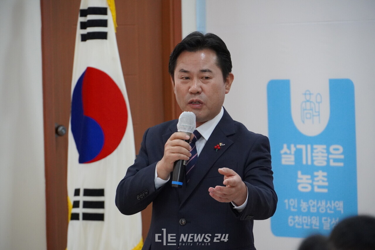 박정현 부여군수의 대표 정책인 '굿뜨래페이'가 정치권과 시민사회의 주목을 받고 있다. 지역화폐 무용론 기조를 펼치는 정부 방침과 달리 여러 효과를 수치로 증명해 낸 박 군수는 최근 여러 포럼에 발표자로 초청받으며 지역 내수경제를 살리는 지역화폐의 가치를 전파하고 있다. 자료사진. 