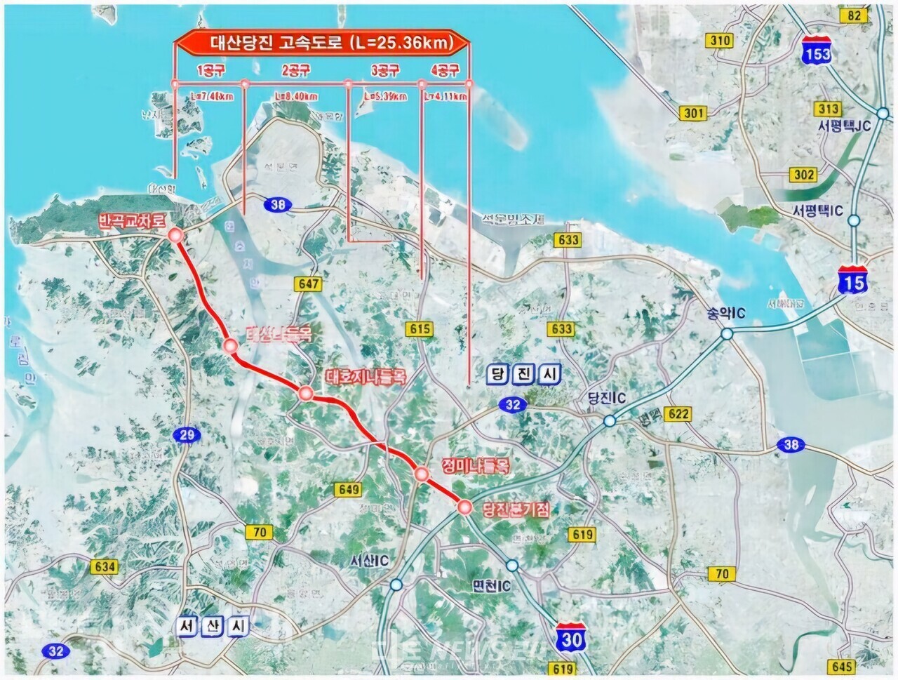 연간 5조 원에 육박하는 국세를 내는 대산석유화학단지가 마침내 고속도로와 연결된다. 한국도로공사는 7일 대호방조제 인근에서 김태흠 지사와 박건태 도로공사 건설본부장, 주민 등 100여 명이 참석한 가운데 대산-당진 고속도로 기공식을 개최했다. 고속도로 노선도. 충남도