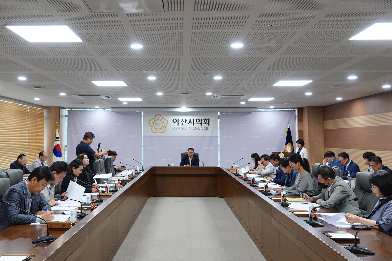 제5회 의원회의 모습. 아산시의회 제공