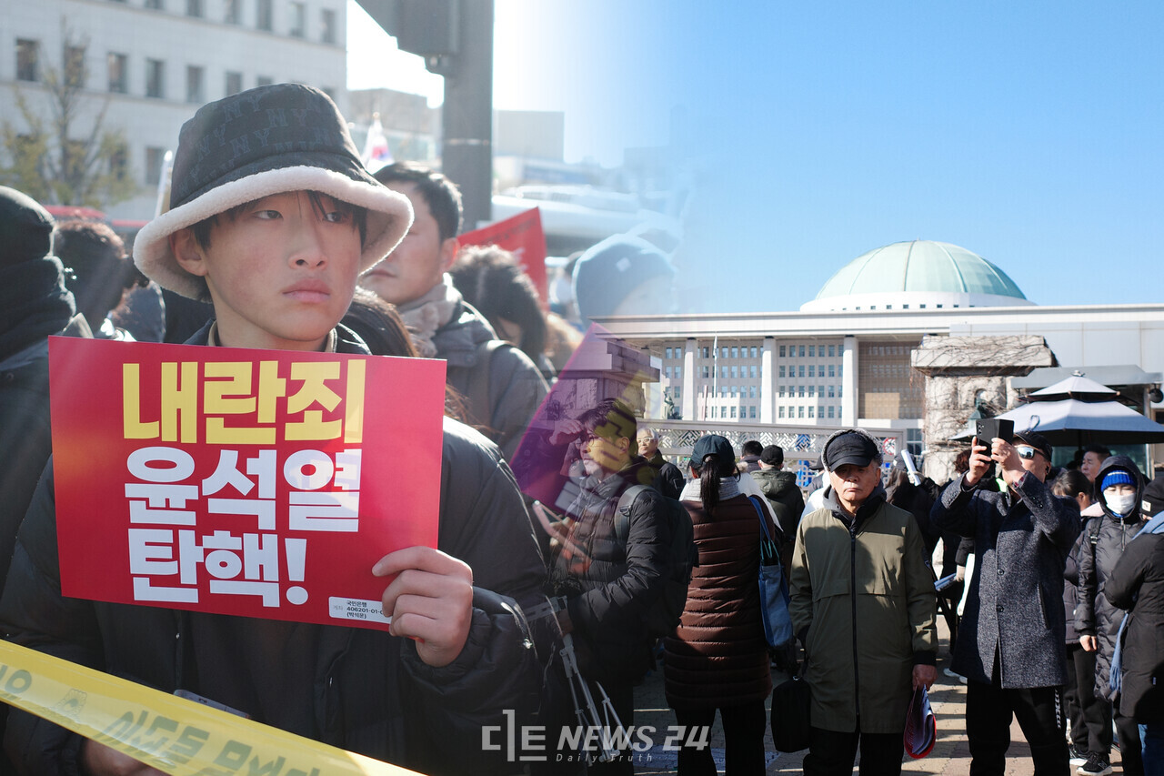 윤석열 대통령 탄핵소추안 부결 가능성이 높아지고 있다. 국민의힘 내 탄핵 필요성을 가장 앞장서 외쳤던 조경태 의원이 사실상 탄핵 반대 입장으로 선회하면서다. 이에 더불어민주당은 이날 탄핵 시 즉각적 탄핵 재추진 의지를 밝혔다. 대통령 탄핵을 촉구하는 촛불도 여의도로 속속 모여들고 있다. 황재돈 기자. 