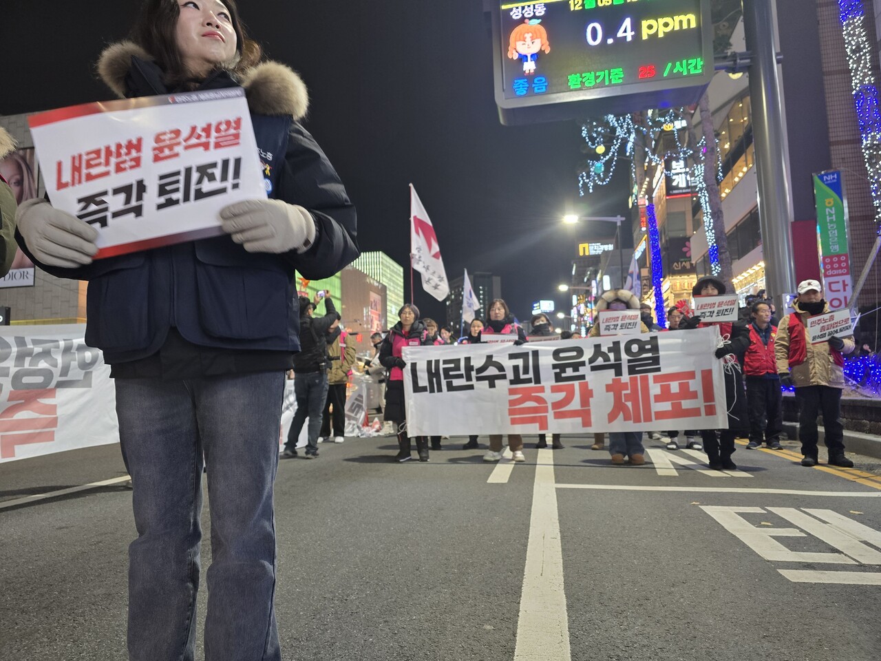 천안에선 9일 저녁 시민사회단체연대회의와 윤석열퇴진운동본부 주최로 집회가 열렸다. 최진섭 기자. 