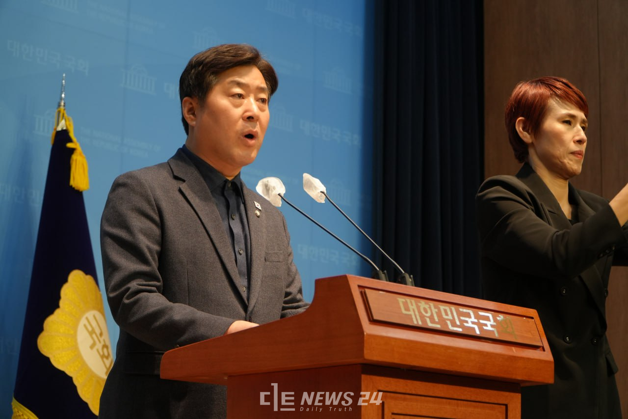 황명선 더불어민주당 국회의원(충남 논산·계룡·금산)이 10일 국민의힘을 향해 윤석열 대통령 탄핵소추안 표결 동참을 호소했다. 아울러 정부여당 공동 국정운영을 두곤 ‘제2 내란 행위’라며 강하게 비판했다.