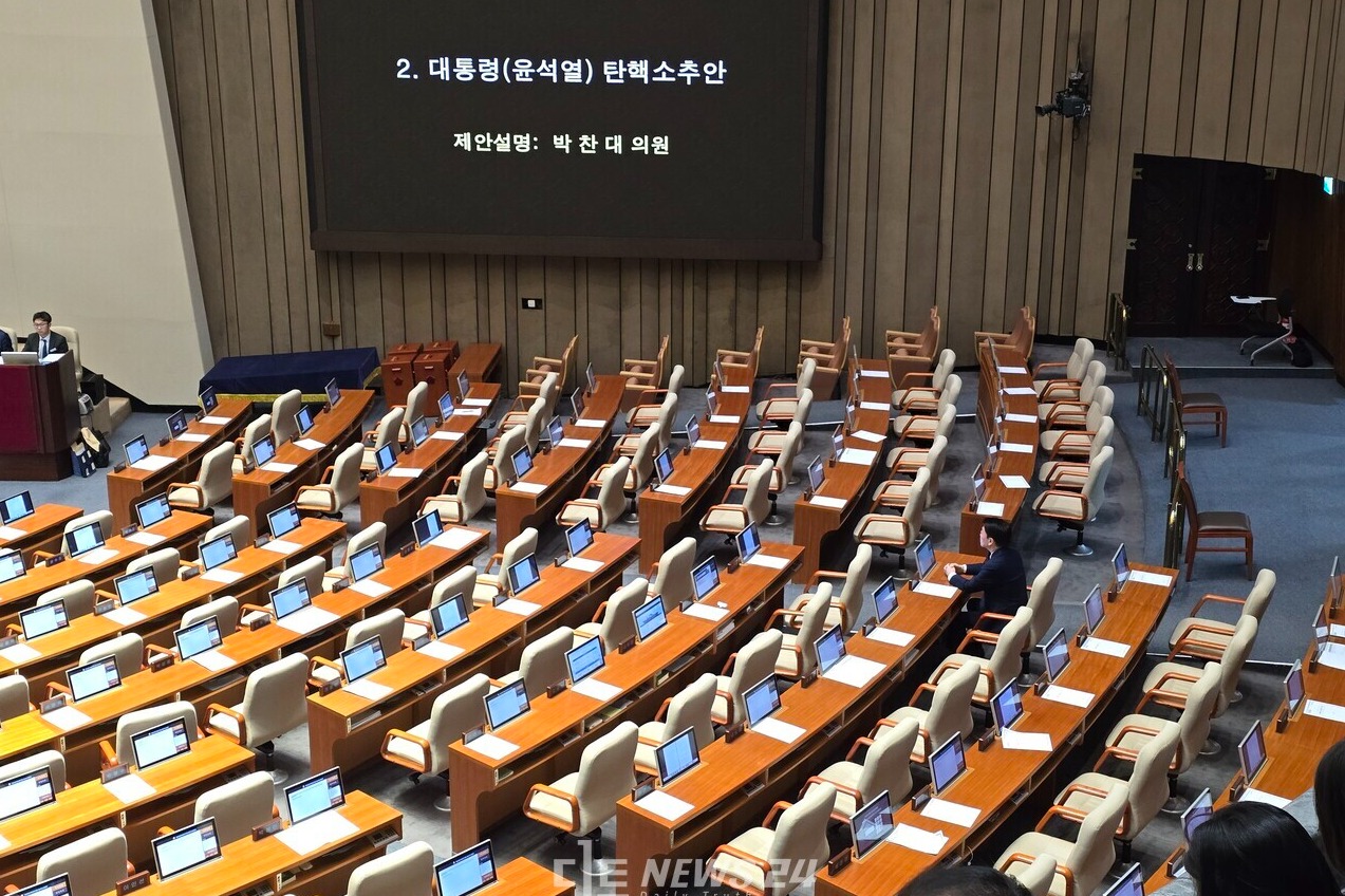 지난 7일 국회 본회의장에 홀로 앉아 있는 안철수 의원 모습. 황재돈 기자. 