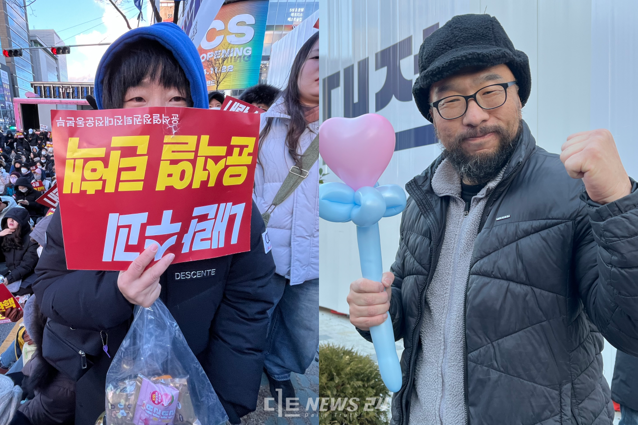 시민들에게 간식을 나눠주던 박 모씨(왼쪽)과 직접 만든 응원풍선을 나눠준 이상범 씨. 유솔아 기자.