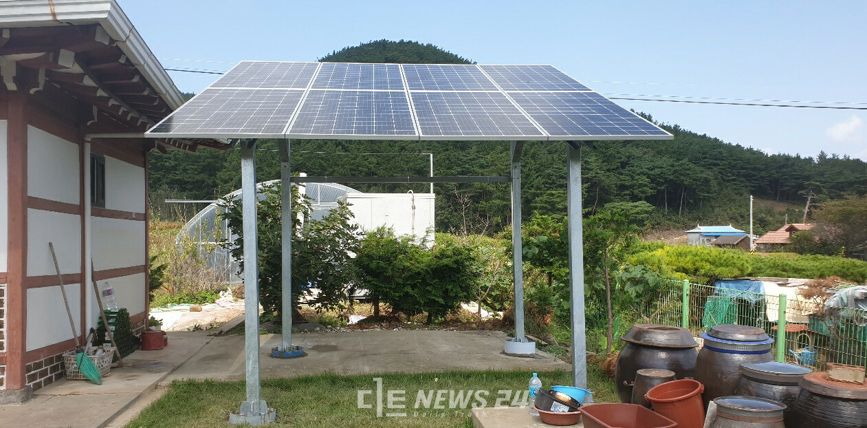 태안군 근흥면의 일반 가정에 설치된 태양광패널 모습. ⓒ태안군