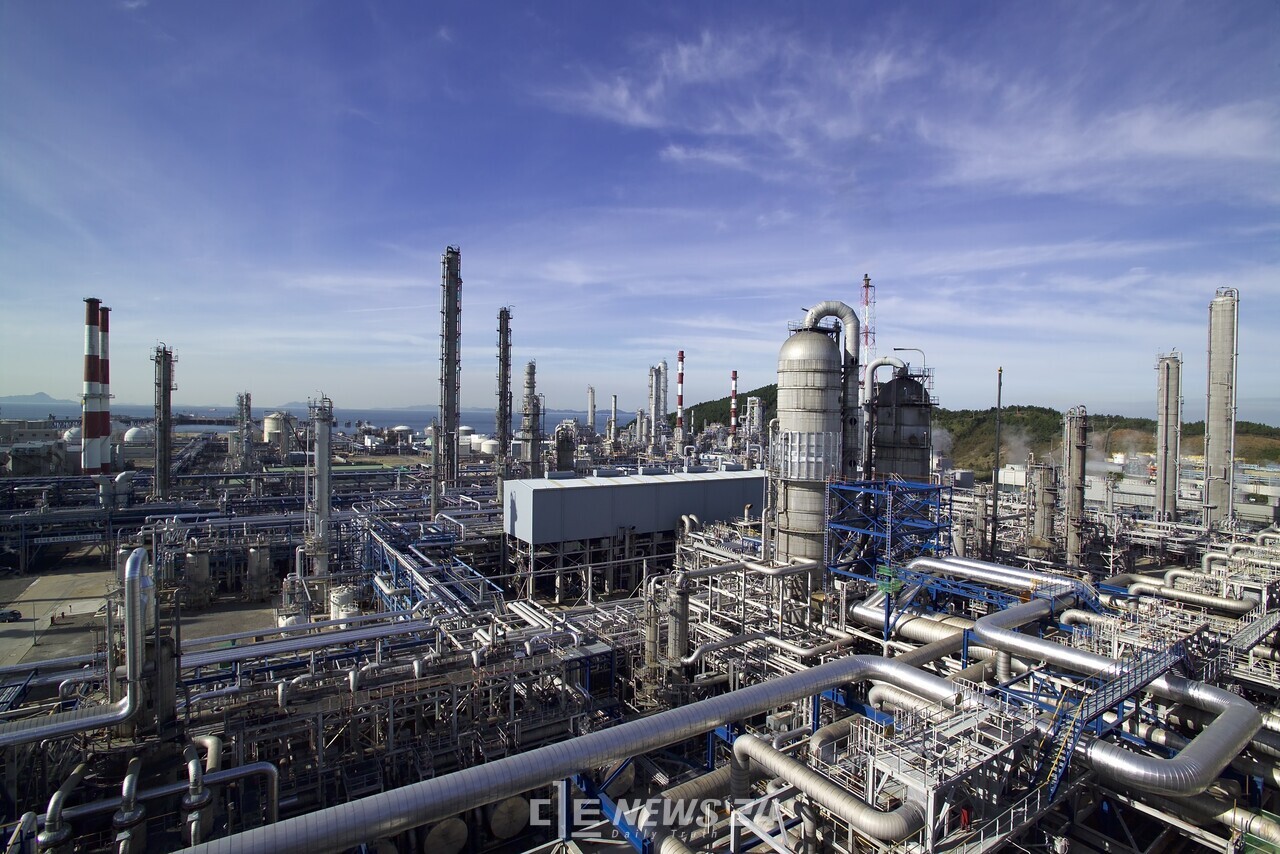 한화토탈에너지스는 여성가족부가 주관하는 가족친화인증기업에 선정됐다고 20일 밝혔다. 한화토탈에너지스