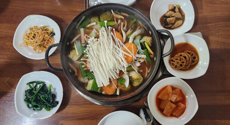 홍성 ‘오누이 식당’의 김치말이전골. 주영석 인턴기자