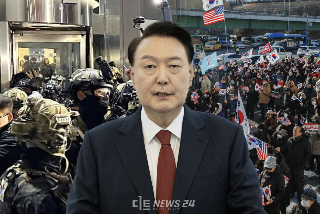 고위공직자범죄수사처가 23일 내란 우두머리 및 직권남용권리행사방해 혐의를 받는 윤석열 대통령을 검찰에 넘겼다. 윤 대통령을 구속한 지 나흘 만이다.   황재돈 기자.