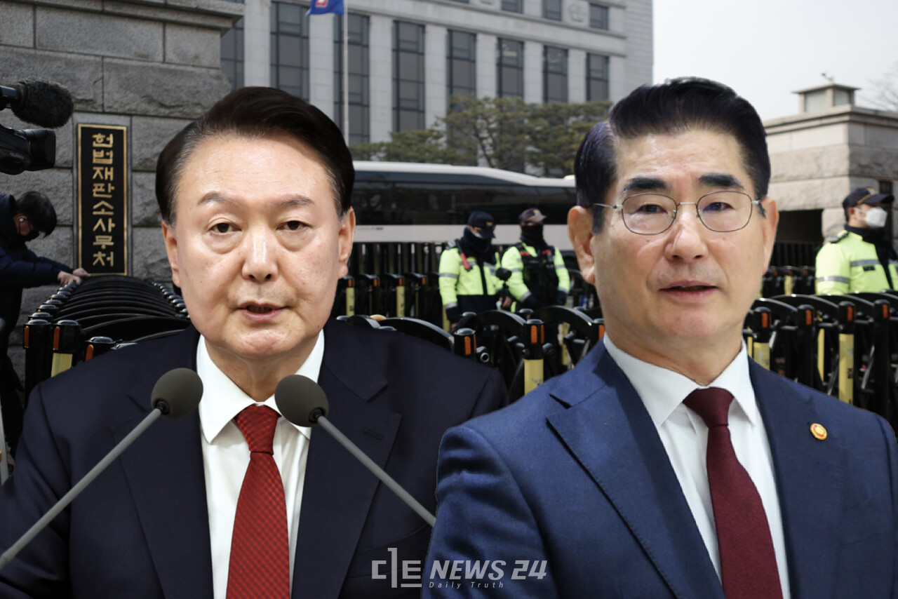 내란 몸통인 윤석열 대통령과 김용현 전 국방부장관이 23일 헌법재판소 대심판정에서 피청구인과 증인으로 조우했다. 국회 측과 대통령 측은 이날 4차 변론에서 김 전 장관을 대상으로 신문을 진행했다.