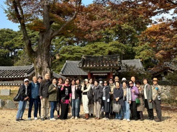'길 위의 인문학' 경북 성주군 회현서원에서. 스투디아 후마니타티스 제공