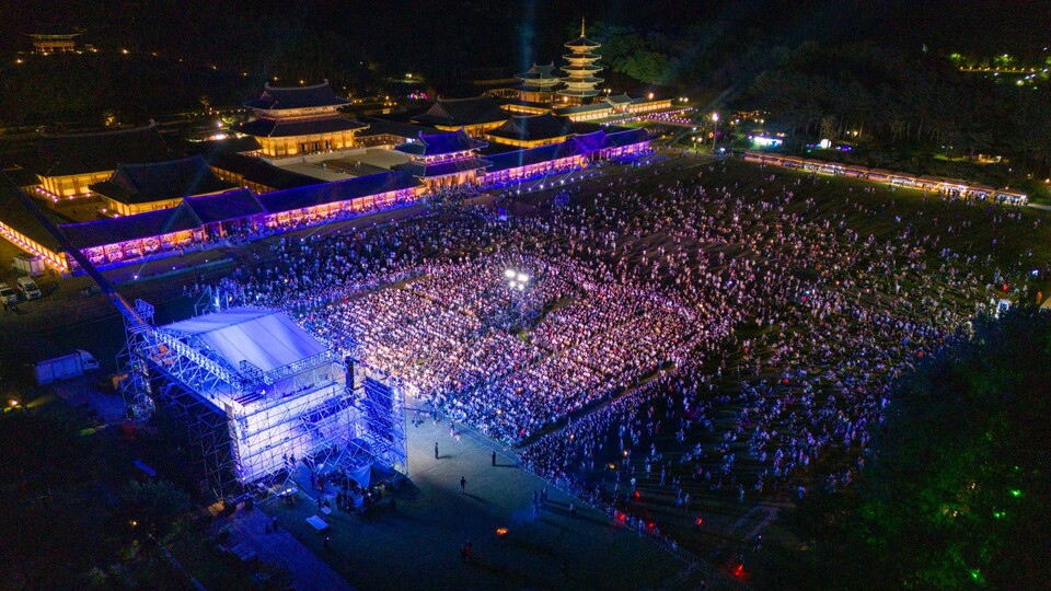 대한민국 대표 역사문화축제인 백제문화제는 9월말 10월초에 열린다. 사진은 백제문화단지에서 열린 개막식.