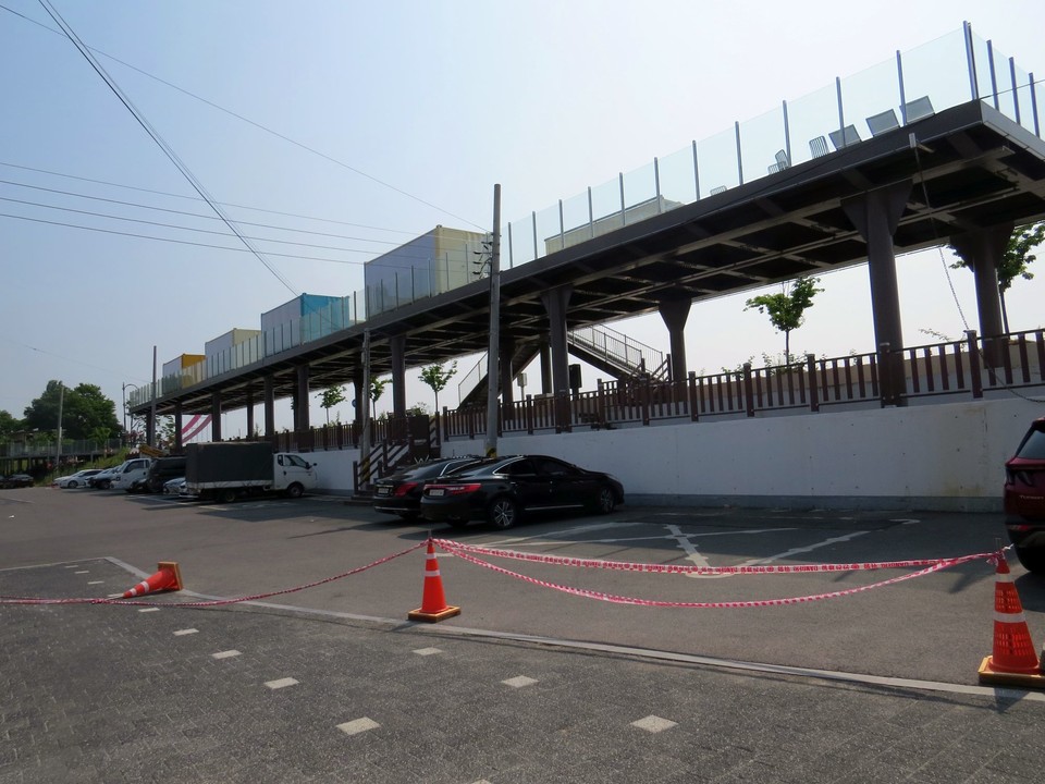 부여군이 팝업 스페이스 개념의 아트갤러리로 조성한 ‘123사비 아트큐브'