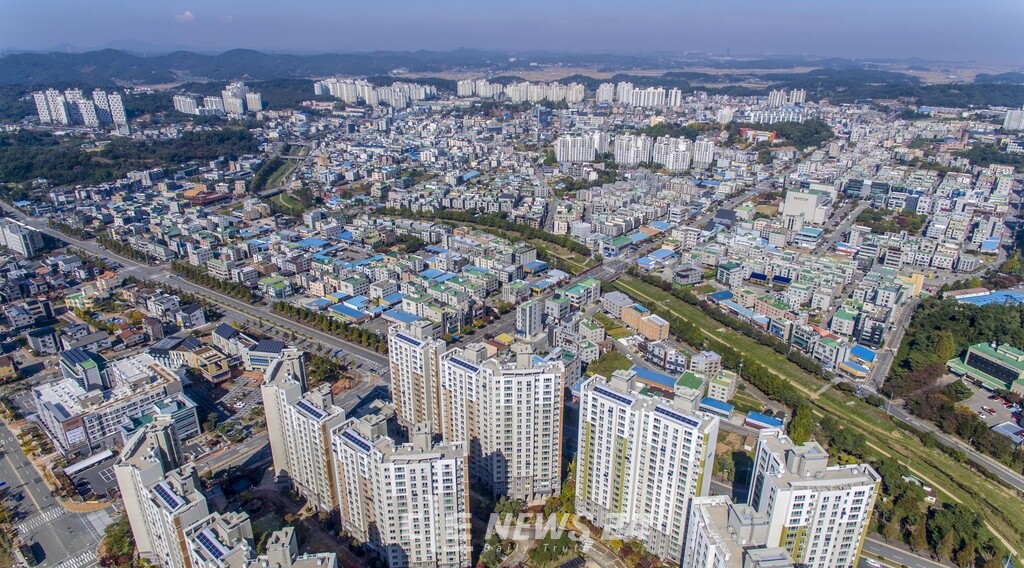 민선 8기 당진시의 투자유치 규모가 지난해 연말 기준 13조 9086억 원으로 충남 전체 32조 4845억 원의 43%를 차지했다. 당진시 도심 전경. 당진시