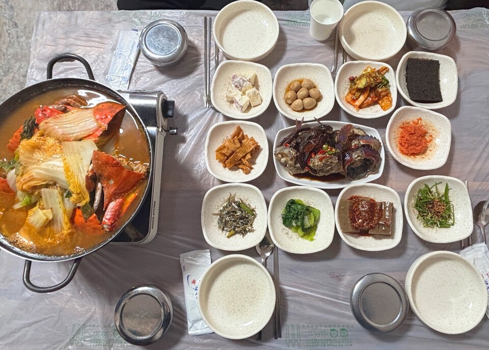 게국지 한상 차림.