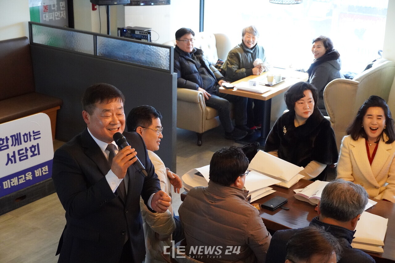 이 교육장은 김지철 현 교육감 초선 당선인 시절 인수위에서 활동하며 충남 진보 교육의 기반을 함께 닦았다. 김다소미 기자. 