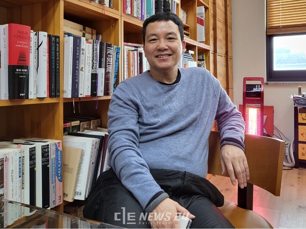 광운대 동북아문화산업학부 김희교 교수. 10일 디트뉴스와 만나 혐중 정서로 물든 대한민국을 진단하고 나아가야할 방향을 제시했다. 김다소미 기자. 