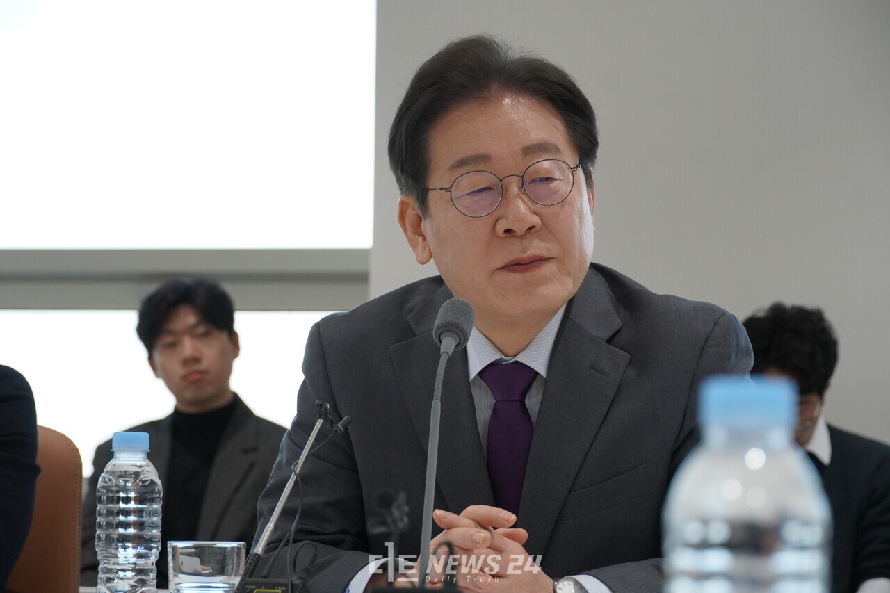 이재명 대표는 국내 자동차 산업의 어려움에 정치권의 지원을 약속했다. 김다소미 기자.