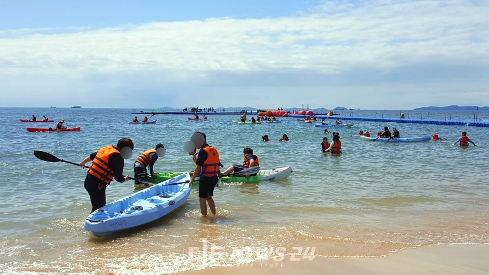 머드축제의 도시 보령시가 스포츠대회 개최로도 한 해 수 백 억원의 경제효과를 보고 있는 것으로 나타났다. 지난해 전국해양스포츠제전에 참여한 관광객들이 카누체험을 하고 있다. 보령시 블로그
