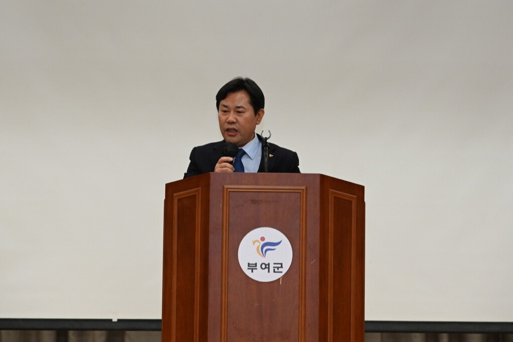 박정현 부여군수는 "금강하굿둑의 생태복원은 국가 차원에서 진행돼야 한다"고 강조했다. 부여군 제공. 
