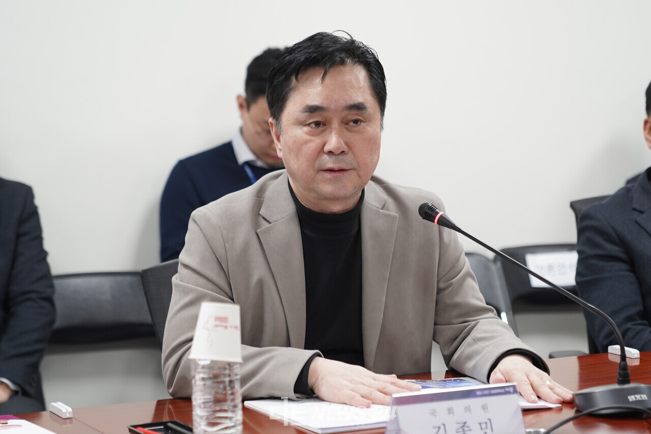 김종민 의원이 25일 국회의원회관 제1간담회의실에서 열린 세종시 지역국회의원 시정간담회에서 인사말을 하고 있는 모습. ⓒ황재돈 기자. 