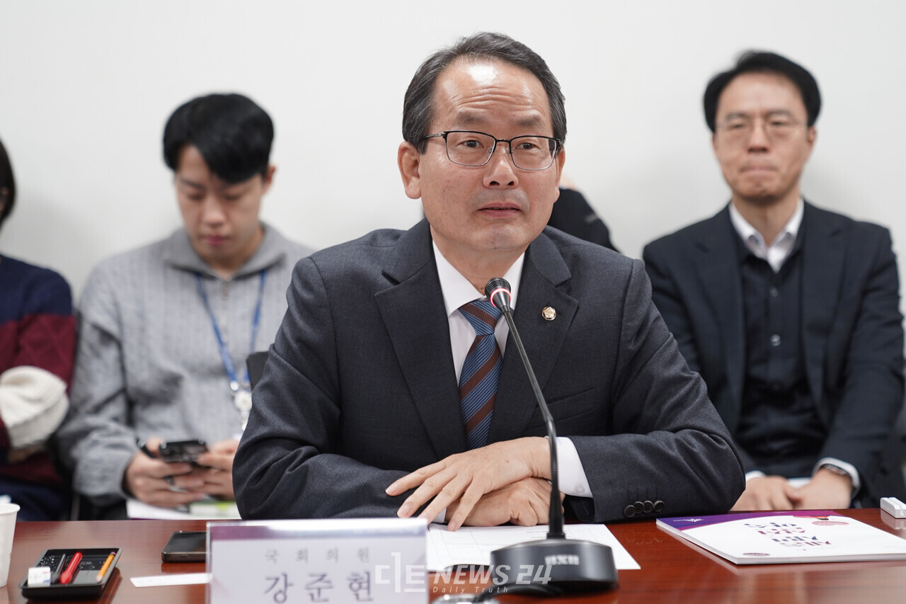 강준현 의원이 25일 국회의원회관 제1간담회의실에서 열린 세종시 지역국회의원 시정간담회에서 인사말을 하고 있는 모습. ⓒ황재돈 기자.