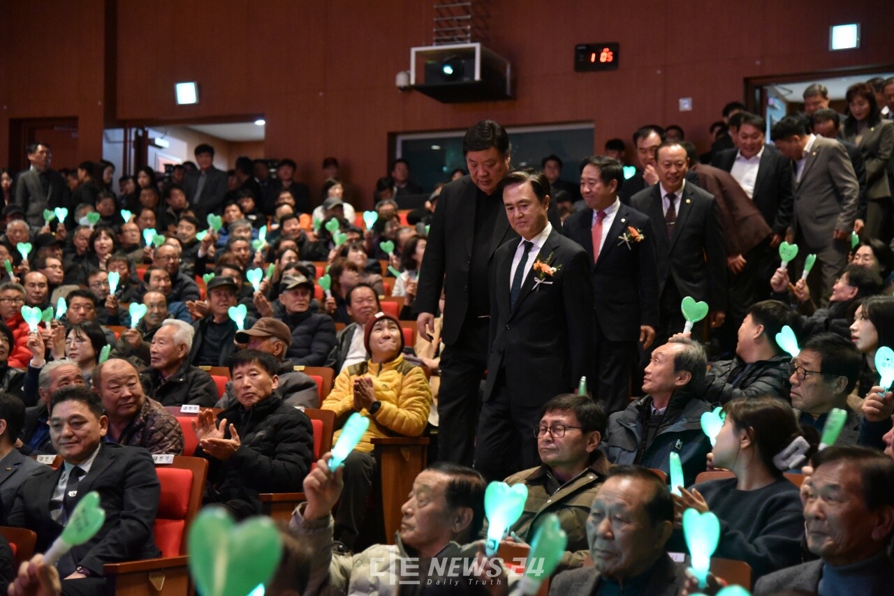 서 회장은 27일 오전 예산군청 추사홀에서 열린 체결식에 직접 참석해 지역 인재 채용을 약속했다. 김다소미 기자. 