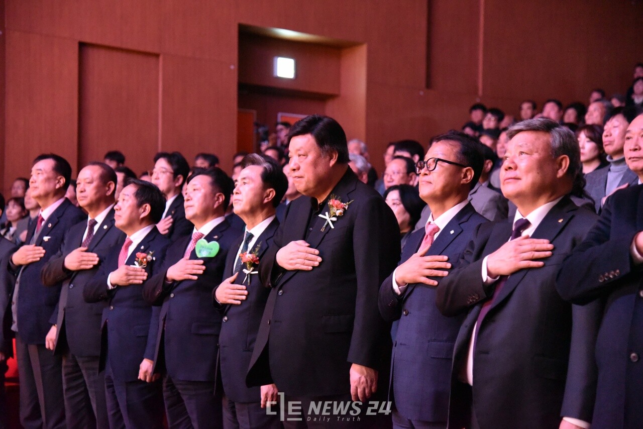 셀트리온이 개발한 램시마는 국내 기업 개발 의약품으로는 최초로 연간 1조 원 이상 매출을 올리며 글로벌 블록버스터 의약품에 이름을 올렸다. 김다소미 기자. 