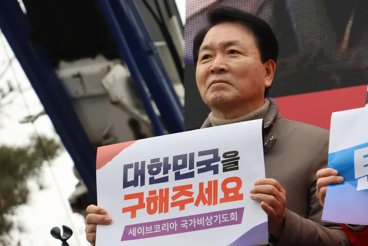 국회 국방위원장인 성일종 의원(충남 서산·태안)은 7일 윤석열 대통령 구속취소 청구 인용 결정 직후 자신의 페이스북을 통해 “민주당과 공수처, 우리법연구회는 스스로를 돌아보며 반성하길 바란다”고 적었다. 성 의원 페이스북 갈무리. 