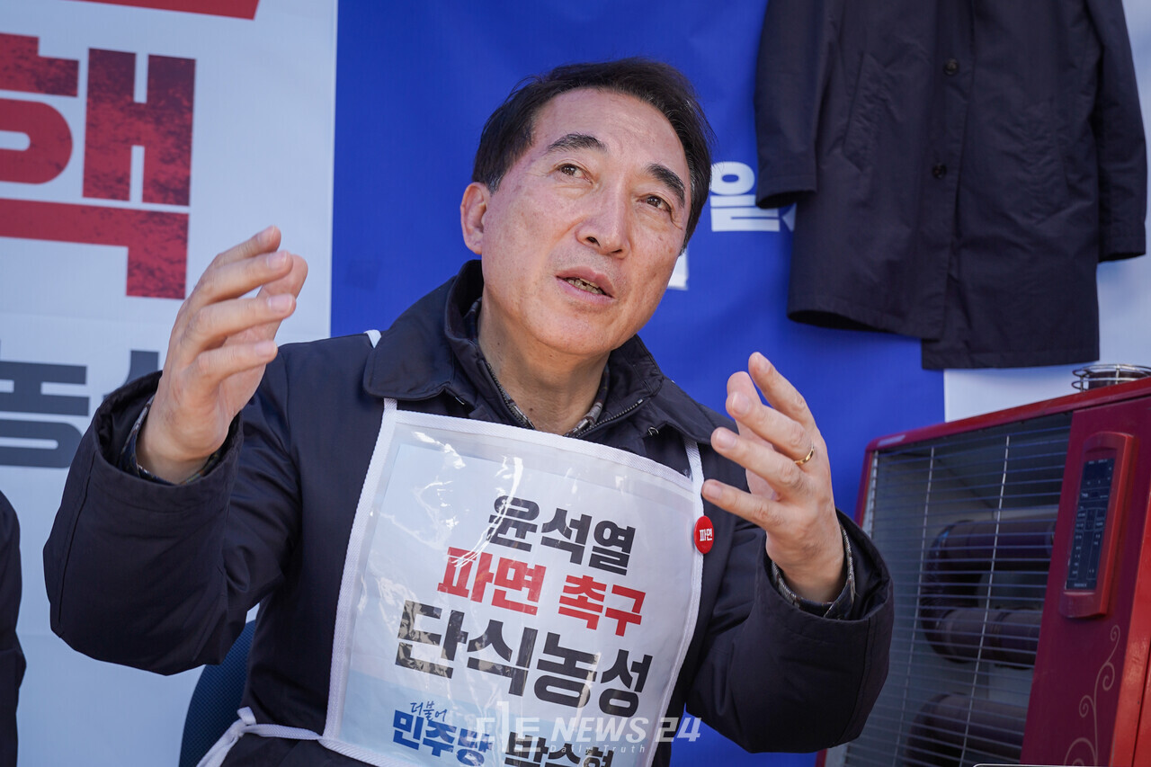 박수현 윤석열 탄핵 국회의원연대 공동대표(충남 공주·부여·청양)가 지난 11일부터 서울 광화문 천막농성장에서 단식투쟁에 나섰다. ⓒ황재돈 기자. 