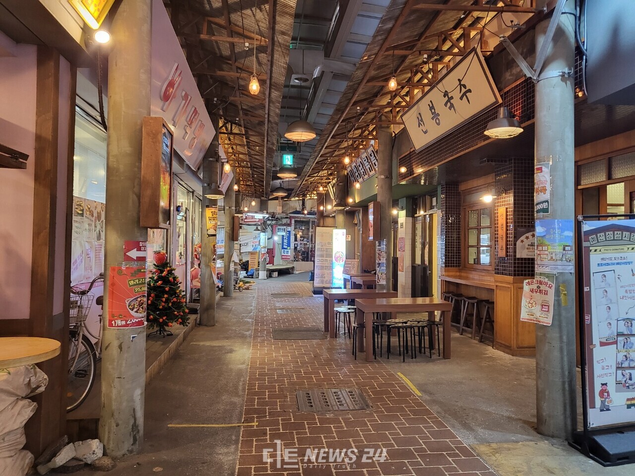 한산한 시장 골목. 김다소미 기자. 