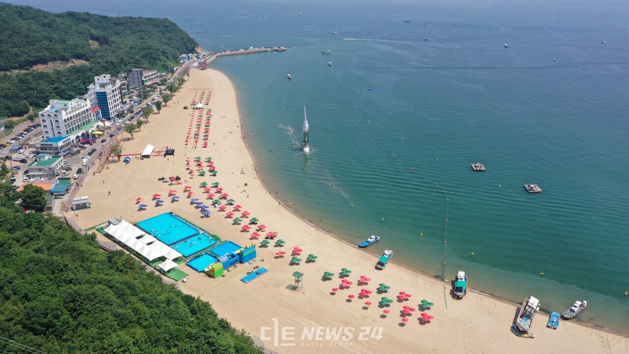 왜목마을 해수욕장 인근 언덕에 있는 오토캠핑장. 당진시