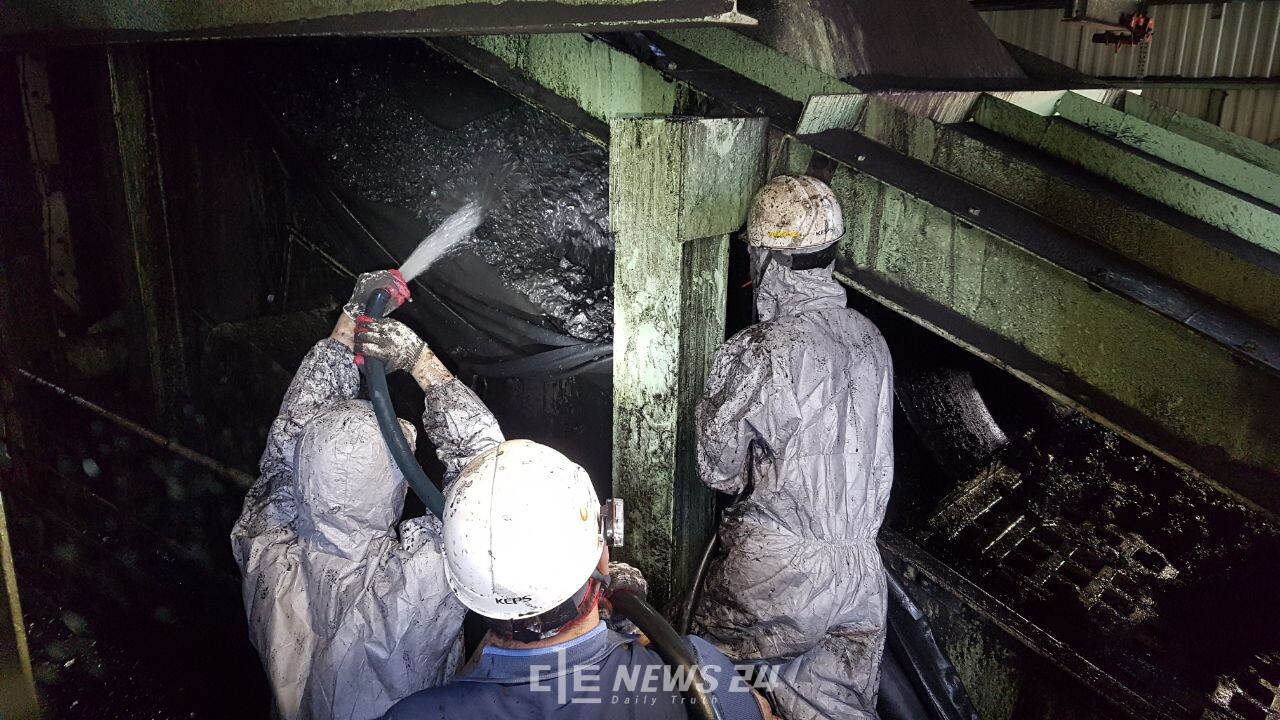 태안석탄화력발전소 노동자의 작업 모습. 디트뉴스DB.
