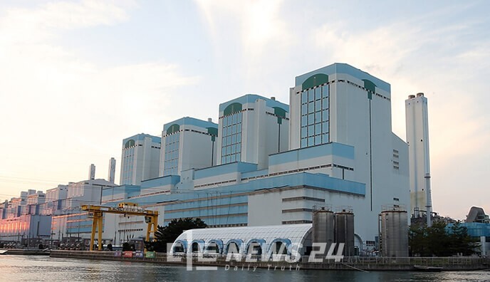 당진화력발전소에서 22년간 일한 청소노동자가 진폐증 확진판정을 받은 가운데 노동자에 대한 전수조사는 물론 퇴직자와 이주자에 대한 추적조사가 필요하다는 주장이 제기됐다. 한국동서발전 당진화력