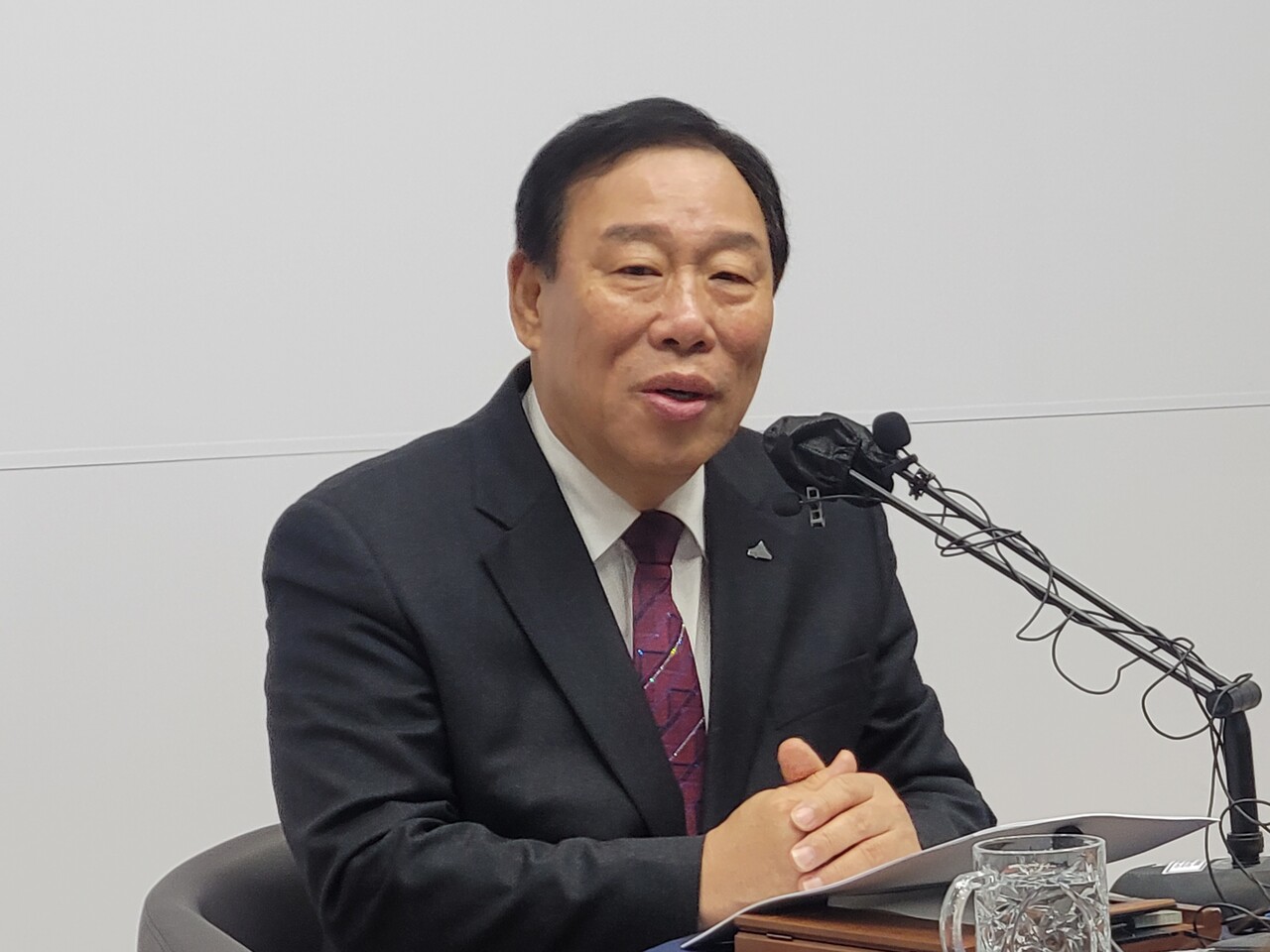 최민호 세종시장이 10일 간담회를 갖고 대통령 집무실 세종 이전에 대한 견해를 밝히고 있다. /사진=권예진 기자