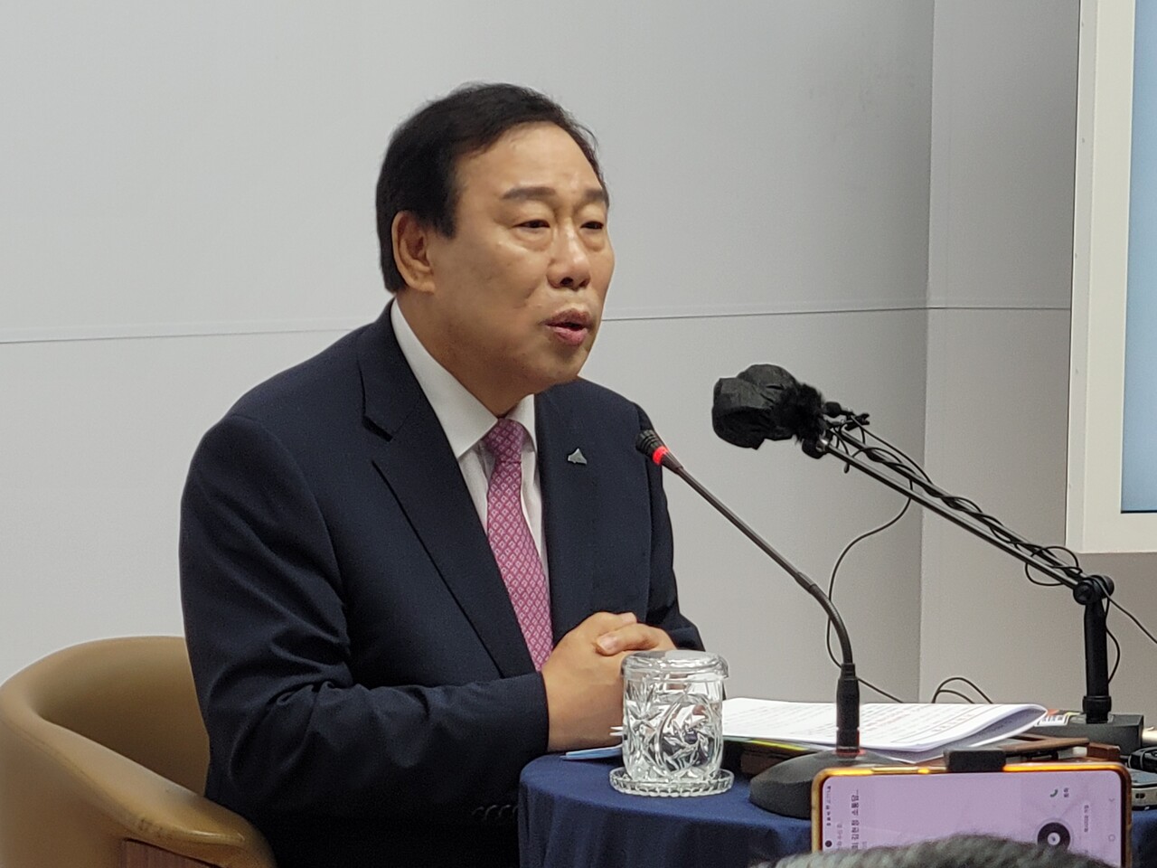 최민호 세종시장이 최근 더불어민주당 이재명 대선 후보가 밝힌 '해수부 부산 이전' 공약에 대한 입장을 밝히고 있다. /사진=권예진 기자