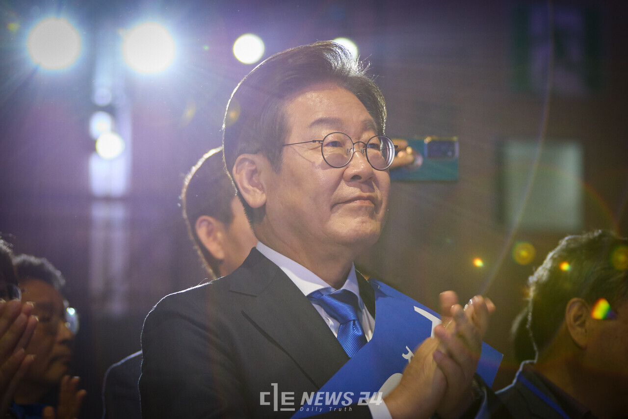 이재명 전 더불어민주당 대표가 27일 제21대 대통령선거 민주당 후보로 최종 선출됐다. 이번 경선 누적 득표율은 90%를 육박하며 대세론을 확인했다는 평가다. 자료사진.