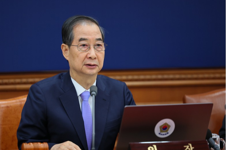 한덕수 대통령 권한대행 국무총리가 권한대행의 헌법재판관 후보자 지명권을 제한하는 ‘헌법재판소법 개정안’에 거부권(재의요구권)을 행사했다. 대선 출마를 염두에 둔 정치적 행보라는 비판이 거세다. 국무총리실 제공.