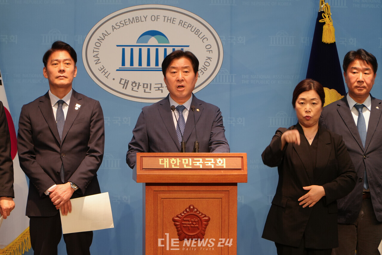 황명선 더불어민주당 의원(충남 논산·계룡·금산)이 29일 국회 소통관에서 기자회견을 열어 한덕수 대통령 권한대행 국무총리의 잇단 거부권 행사와 최근 대권 행보를 강도 높게 비판했다. 특히 “헌법재판소 판단까지 무시하는 정치 행보”라며 “국민이 단호히 심판할 것”이라고 경고했다. 자료사진.