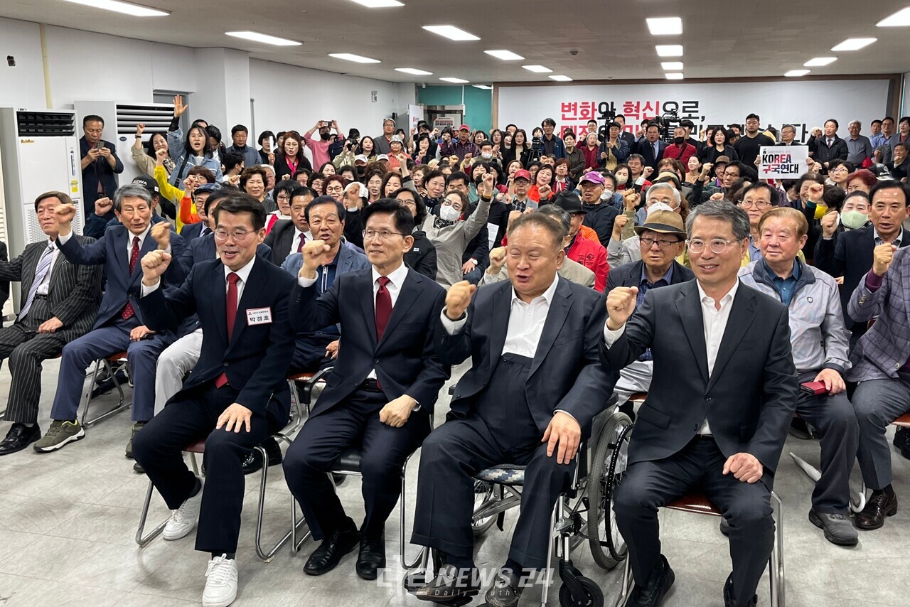 김문수 대선 경선 후보가 1일 오후 국민의힘 대전시당을 찾아 당원에게 지지를 호소했다. 유솔아 기자. 