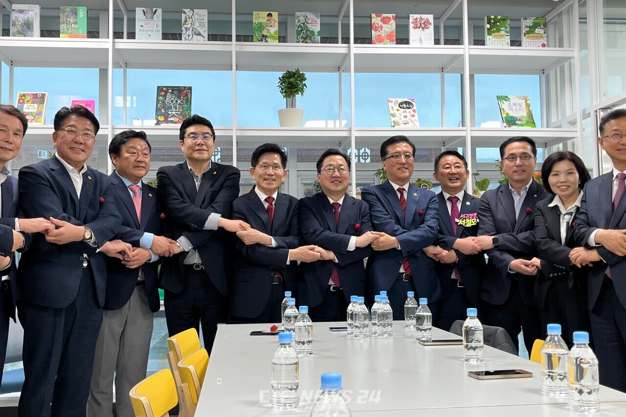 1일 서철모 서구청장과 박희조 동구청장, 조원휘 대전시의회 의장, 이상래 송활섭 송인석 정명국 이금선 민경배 대전시의원도 함께했다. 유솔아 기자. 