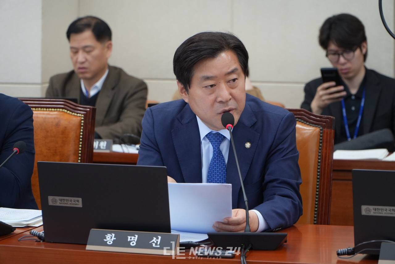 황명선 더불어민주당 의원(충남 논산·계룡·금산)이 최상목 경제부총리를 상대로 권한대행 정부의 한미 통상 협상 추진을 강도 높게 질타했다. 자료사진.