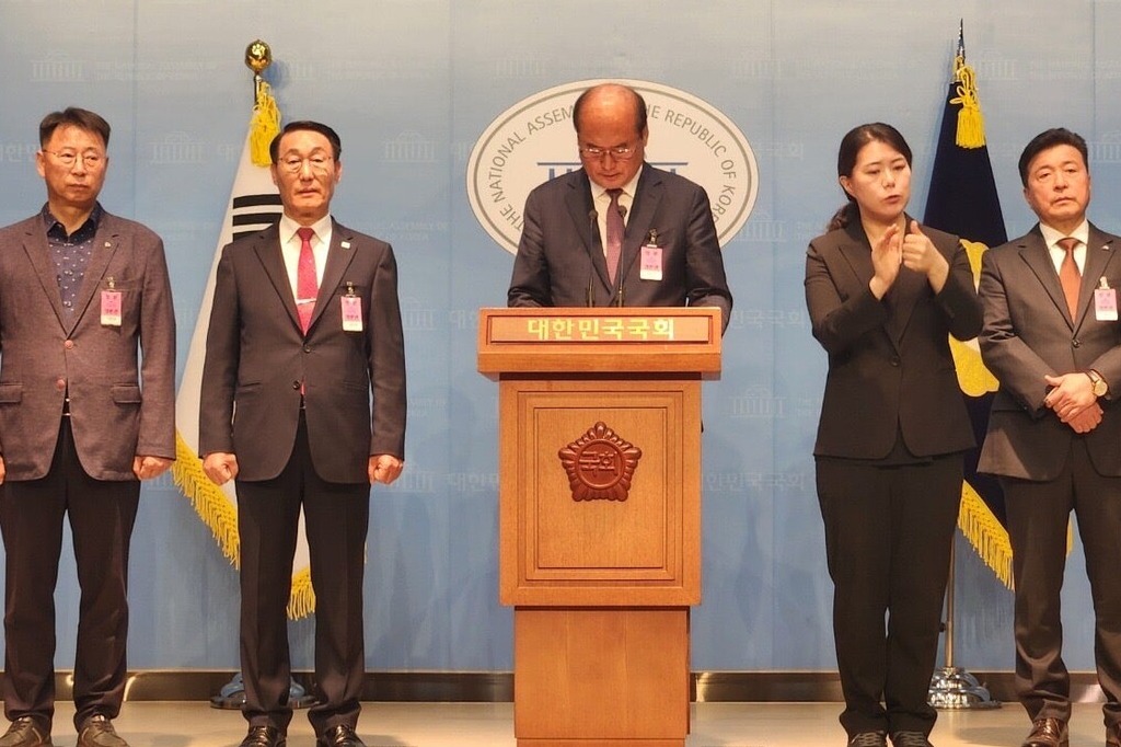 왼쪽부터 허창덕 금산부군수, 이용록 홍성군수, 강영덕 상주시장, 최재구 예산군수. 예산군 제공. 