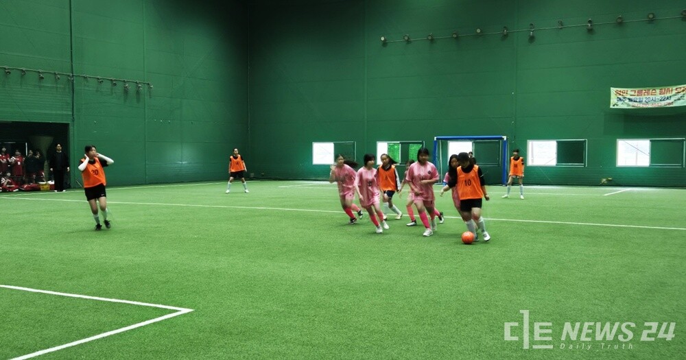 지난 10일 열린 ‘2025 제3회 교육장기 여학생 풋살대회’ 모습. /서산교육지원청 