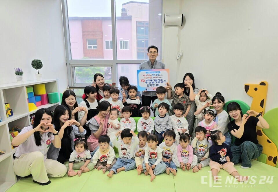 한국동서발전 당진발전본부가 15일 보건복지부와 한국보건복지인재원이 공동 주관하는 ‘인구문제 인식개선 릴레이 캠페인’에 동참했다. /당진발전본부
