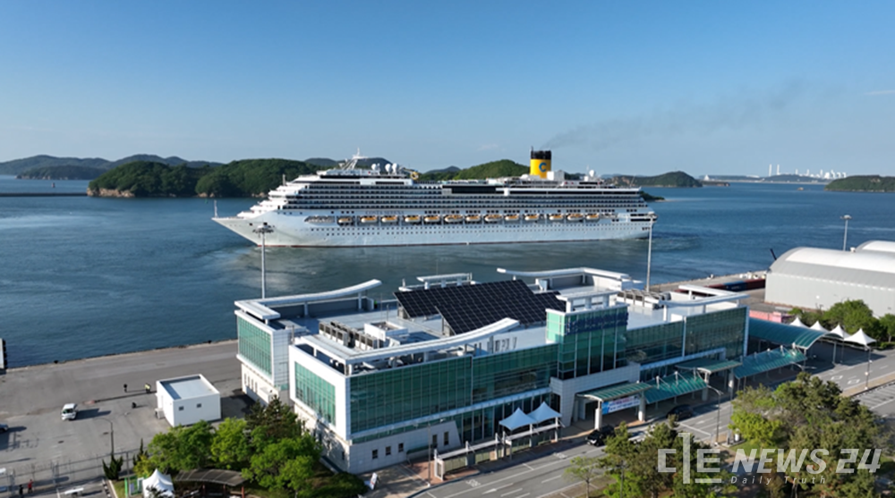 지난해 5월 8일 충남 서산 대산항에 입항한 국제 크루즈선 코스타세레나호 모습. /서산시