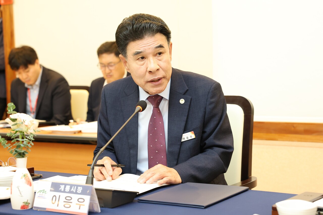 이응우 계룡시장이 22일 당진시청에서 열린 충남 시장군수협의회에서 계룡시의 독자적인 교육행정 기반 마련을 위해 ‘계룡교육지원청 설치’를 공식 건의했다.
