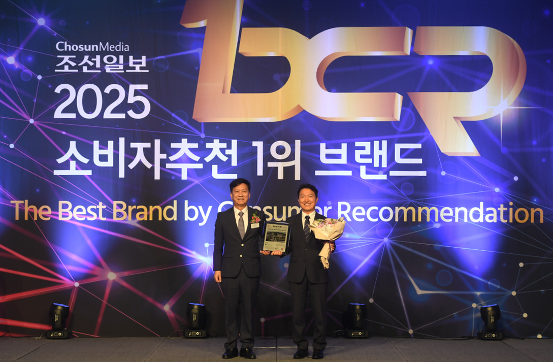 22일, 건양대 2025 소비자추천 1위 브랜드 대상 수상사진(우측부터 최임수 부총장, 전중옥 심사위원장).